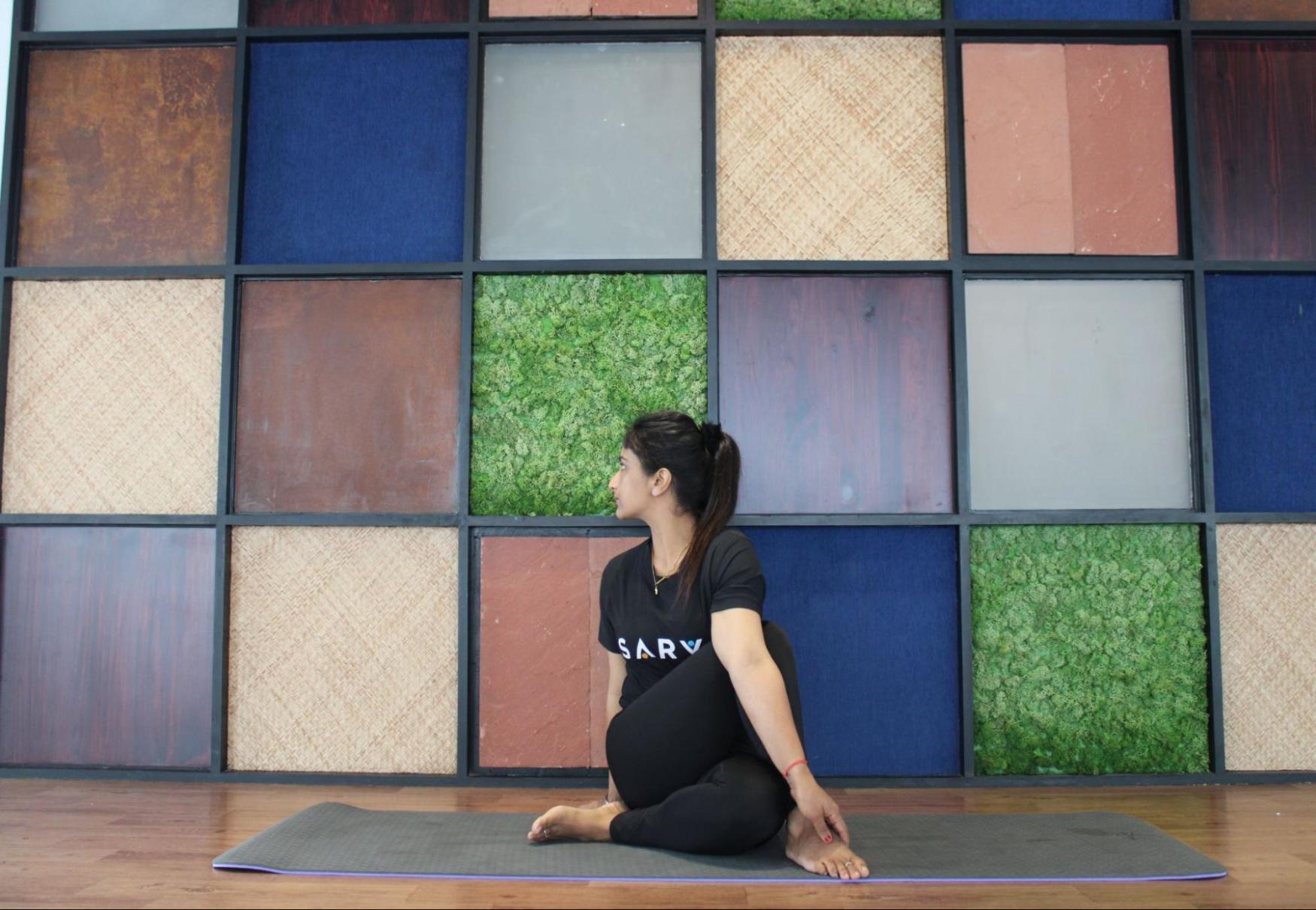 Half Lord of the Fishes Pose(Ardha Matsyendrasana)